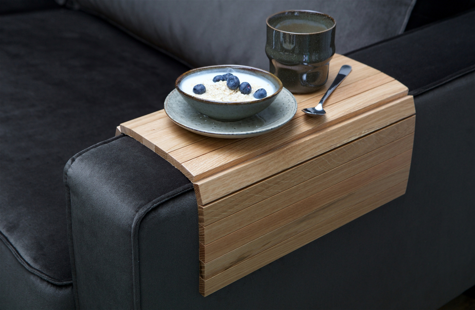 Woood Elegant Sofa-bakke i Eg – Perfekt til Snacks og Drikkevarer