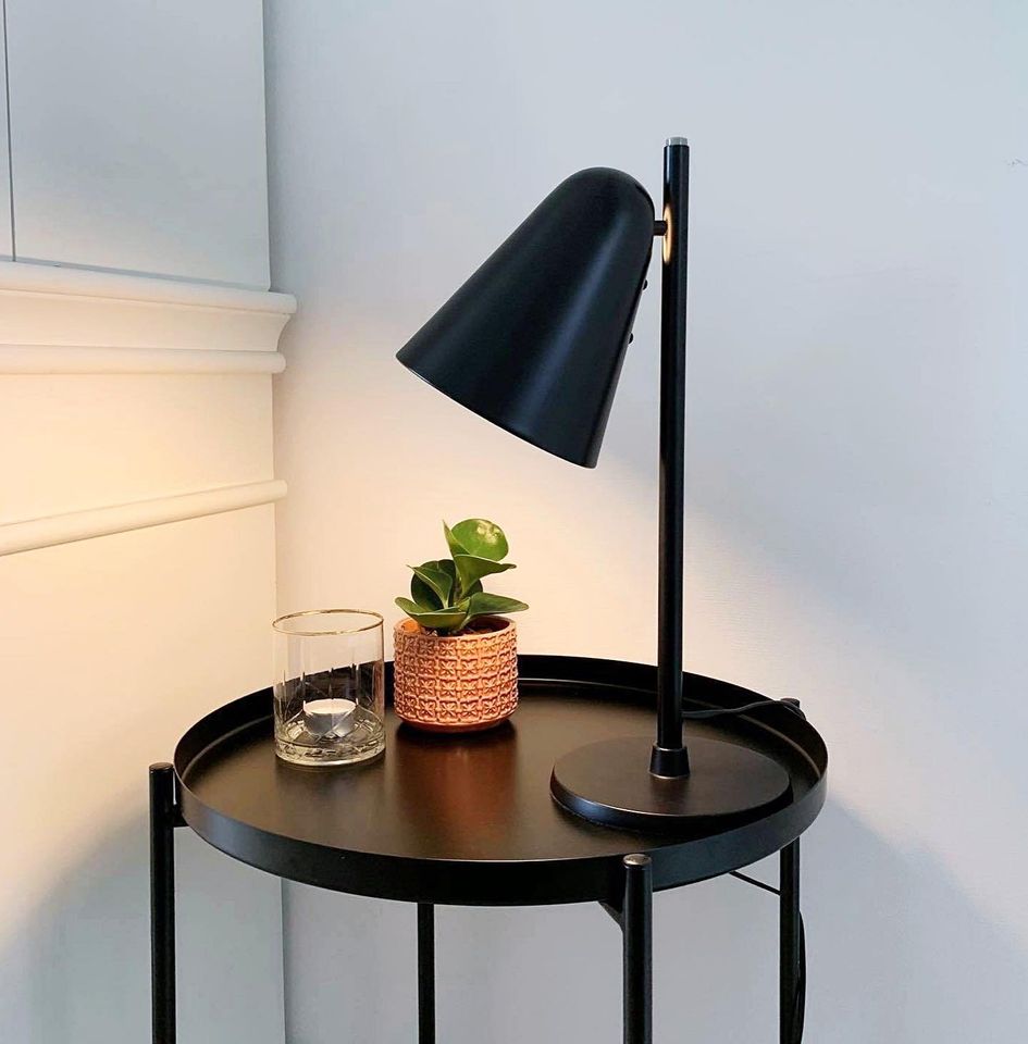 Capelo Sort Bordlampe Af Genbrugsmetal   Vækstlys Led