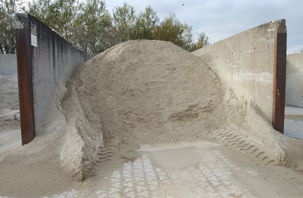 Sand   Trailer Under Fliser    Sandkasser Mv