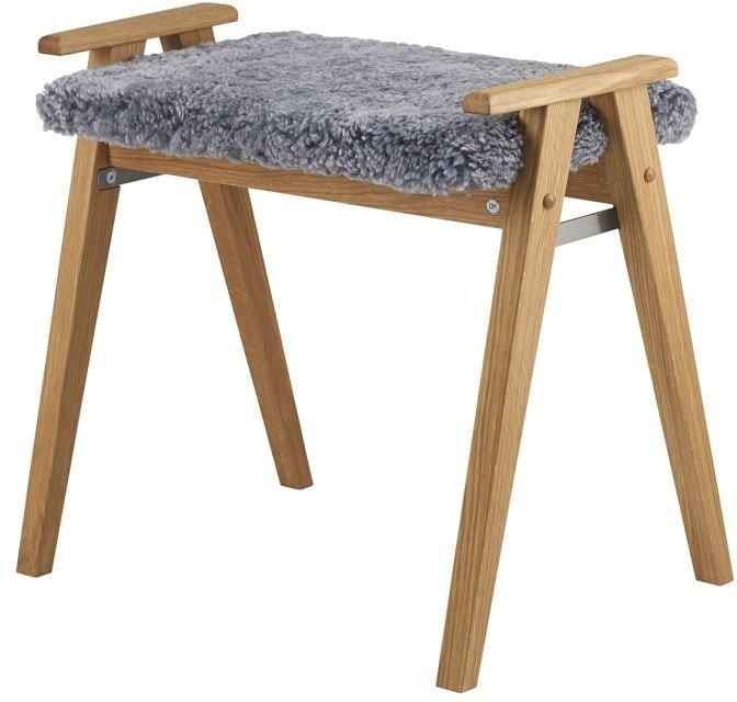 Elegant Alme Skammel i Olieret Egetræ med Fåreskind